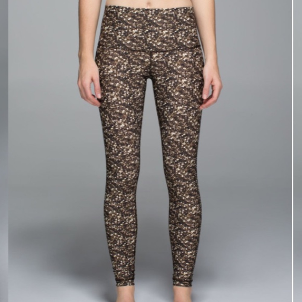 RARE Lululemon Shine Tight (Roll Down)